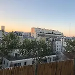 And Its Terrace * פריז