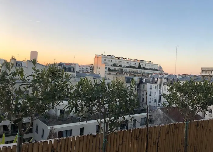 And Its Terrace * Paryż