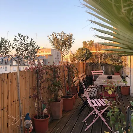 And Its Terrace Párizs